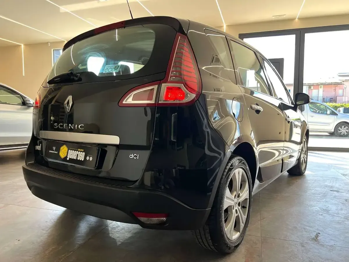 Käytetty Renault Scenic E-Tech Dynamique 131 HP (96 kW) 2011 Musta Katumaasturi