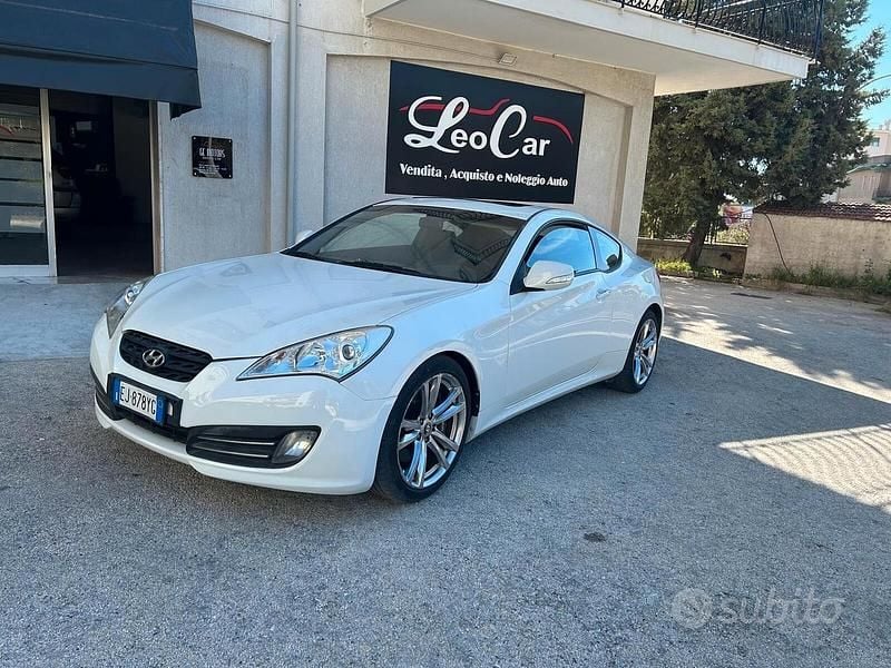 Usata Hyundai Genesis Sport 213 CV (156 kW) 2011 Bianco Coupé