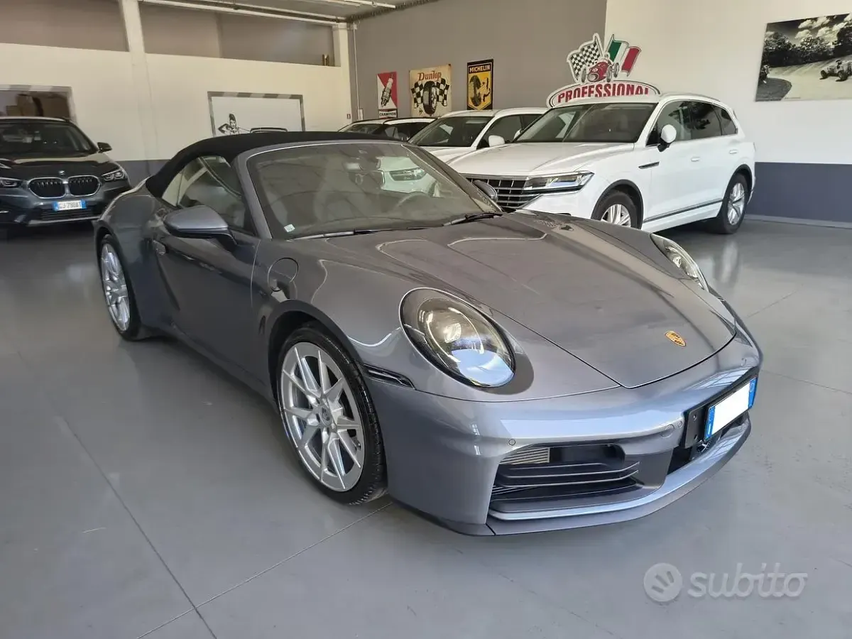 Usata Porsche 911 Carrera Cabriolet 394 CV (289 kW) 2025 Grigio Cabrio