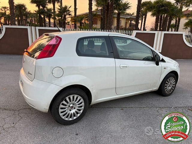 Usata Fiat Grande Punto Dynamic 90 CV (66 kW) 2009 Bianco Utilitaria