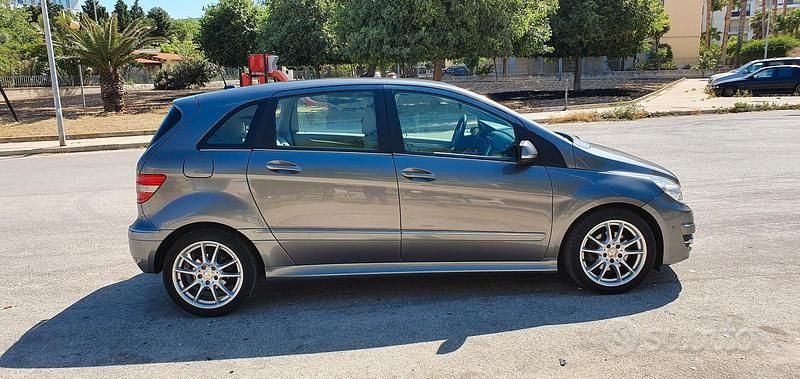 Usata Mercedes B200 2009 Grigio Monovolume