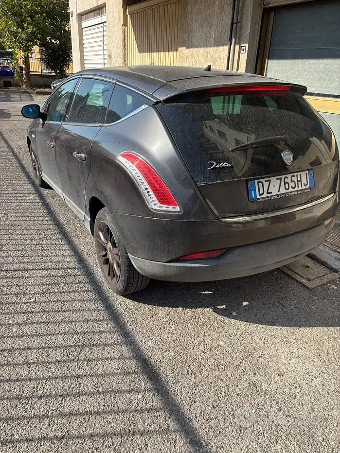 Usata Lancia Delta 120 CV (88 kW) 2009 Grigio Utilitaria