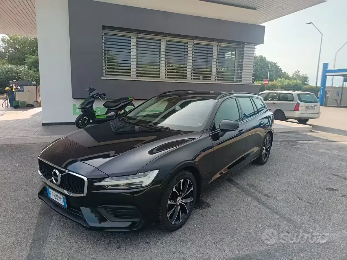 Usata Volvo V60 Business Edition 150 CV (110 kW) 2019 Nero Station wagon