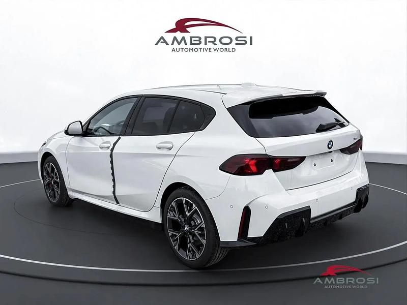 Nuova BMW 118 M Sport 150 CV (110 kW) 2025 Alpin white pastello Utilitaria