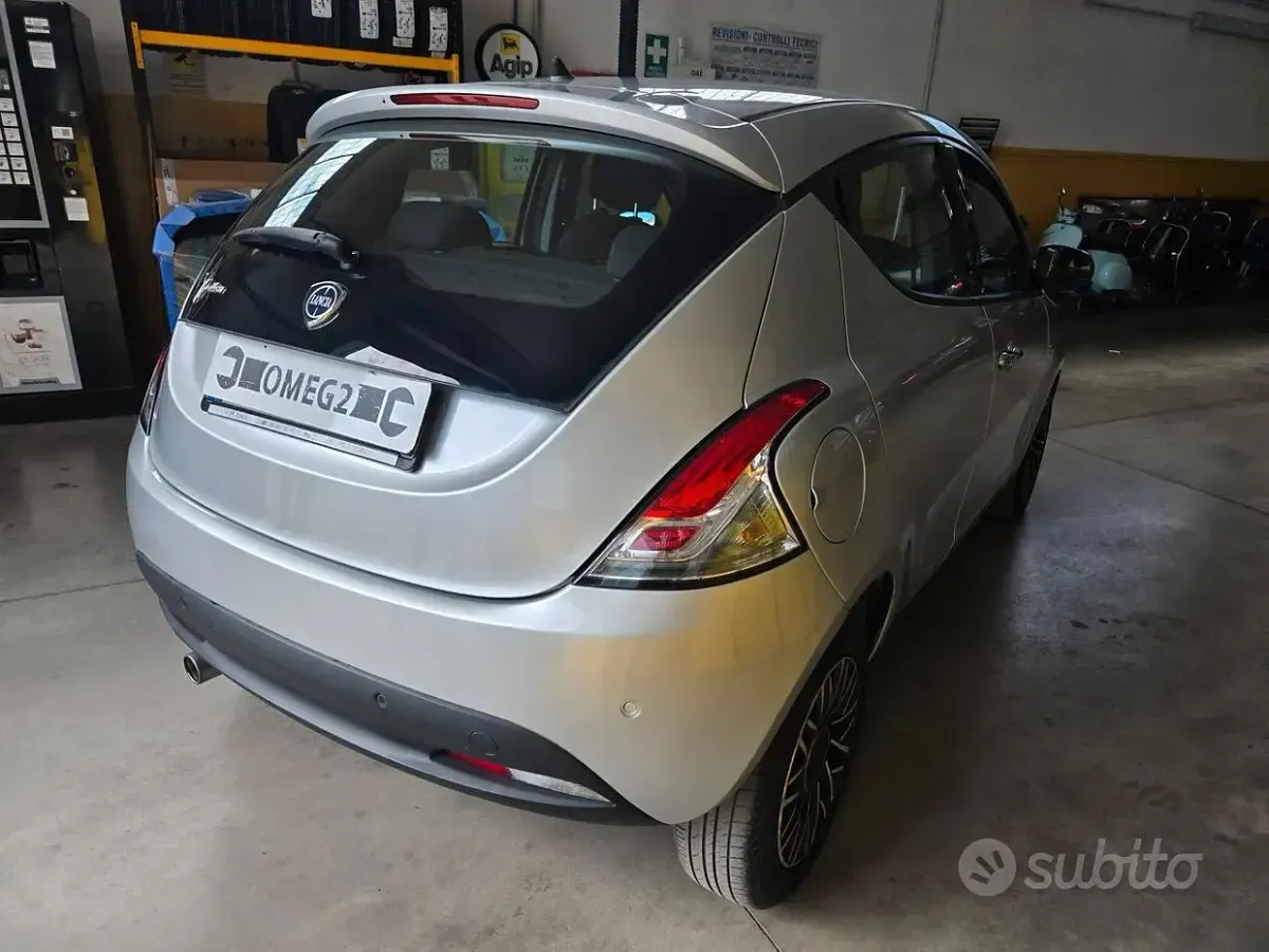 Usata Lancia Ypsilon 80 CV (58 kW) 2015 Grigio Utilitaria