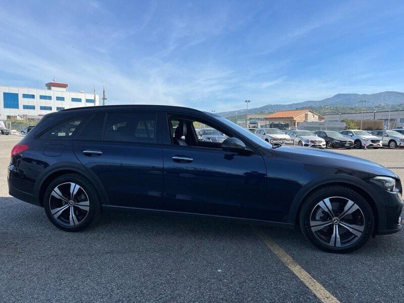 Usata Mercedes 220 Premium 200 CV (147 kW) 2022 Blu cavansite metallizzato ; Station wagon