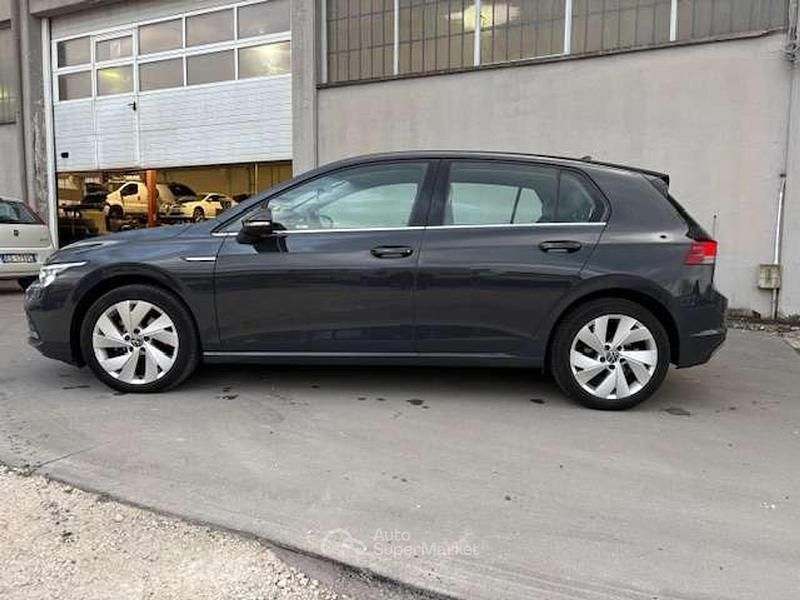 Usata VW Golf VIII Style 116 CV (85 kW) 2021 Grigio urano Berlina