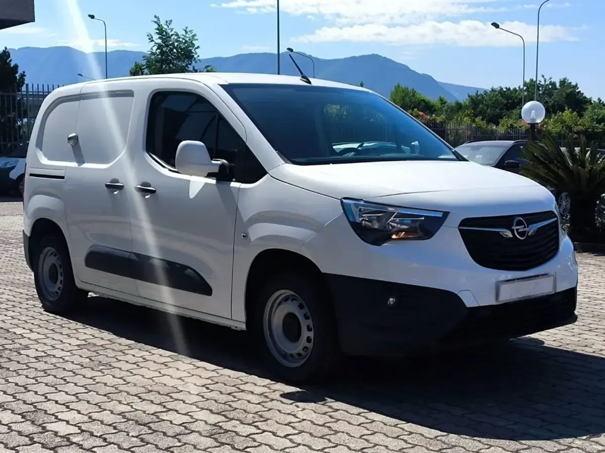 Usata Opel Combo 102 CV (75 kW) 2021 Bianco Monovolume