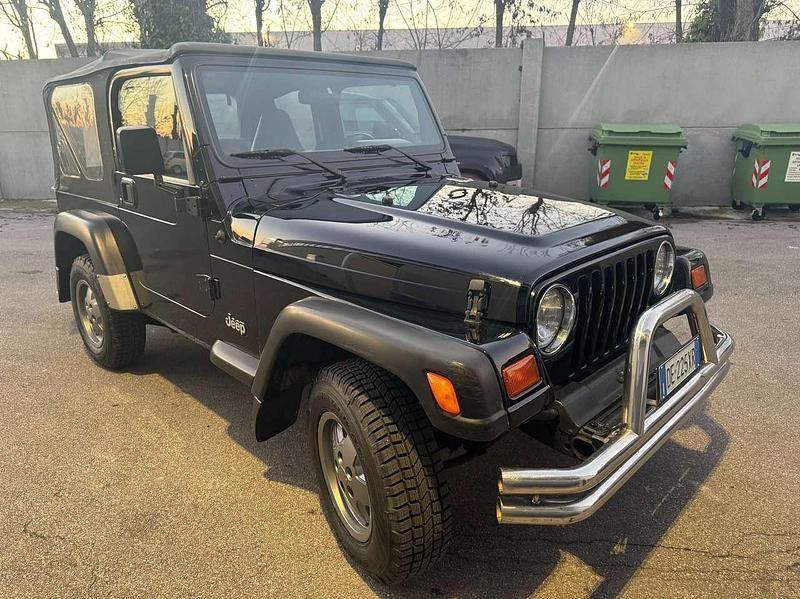 Usata Jeep Wrangler 118 CV (86 kW) 1998 Nero SUV