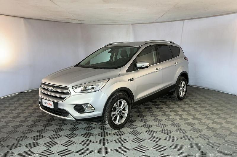 Usata Ford Kuga Titanium 120 CV (88 kW) 2018 Argento SUV