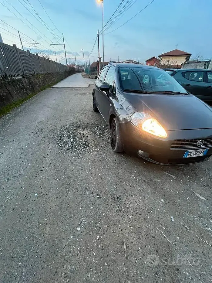 Usata Fiat Grande Punto 90 CV (66 kW) 2009 Grigio Utilitaria