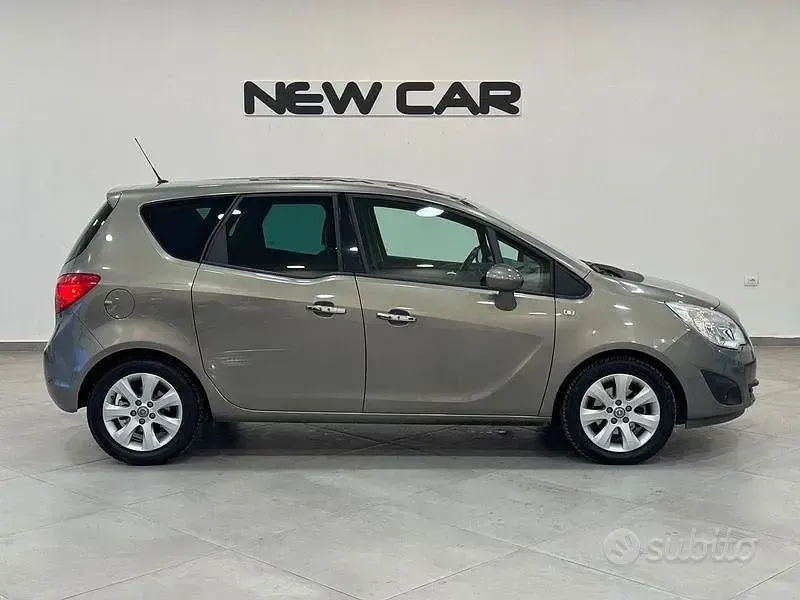 Usata Opel Meriva Cosmo 140 CV (102 kW) 2010 Marrone Monovolume