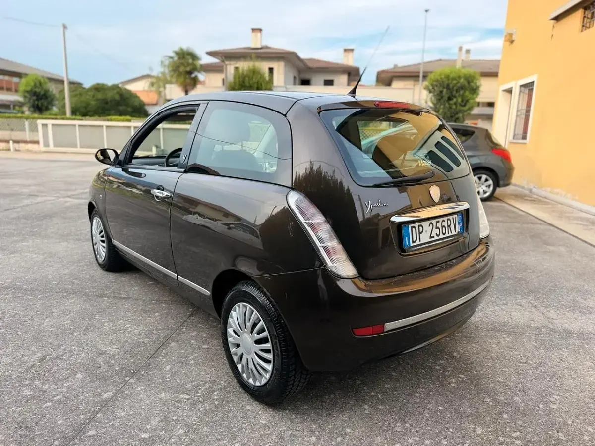 Usata Lancia Ypsilon 60 CV (44 kW) 2007 Marrone Utilitaria