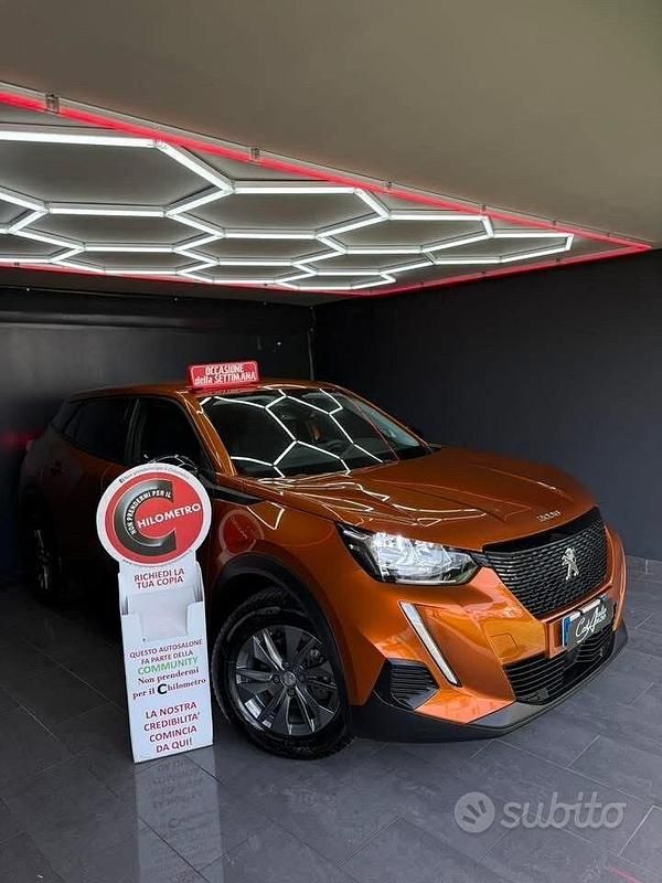 Usata Peugeot 2008 Active 110 CV (80 kW) 2022 Arancione SUV
