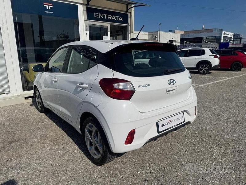 Usata Hyundai i10 Advanced 67 CV (49 kW) 2023 Bianco Utilitaria