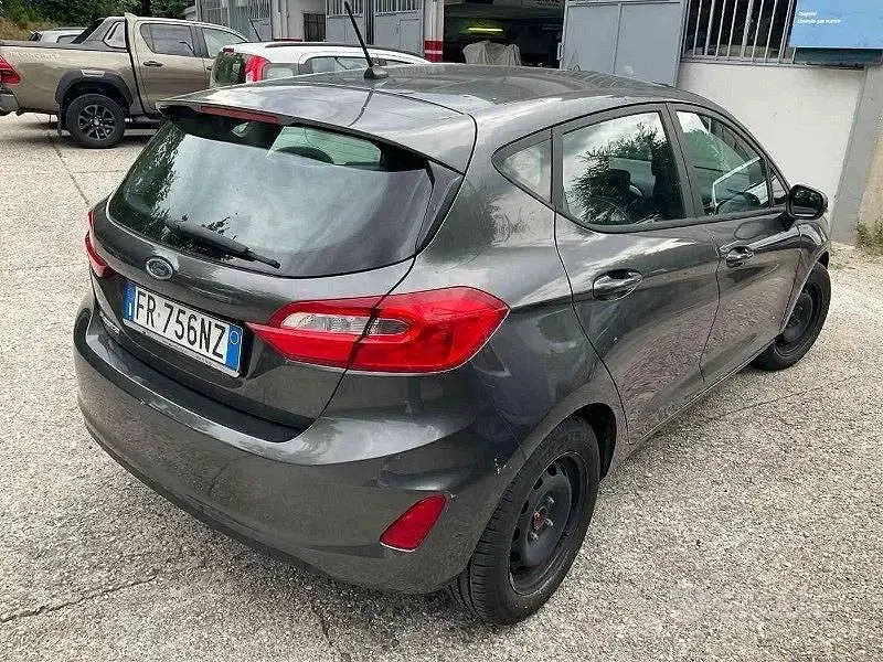 Usata Ford Fiesta Titanium 85 CV (62 kW) 2018 Grigio Utilitaria