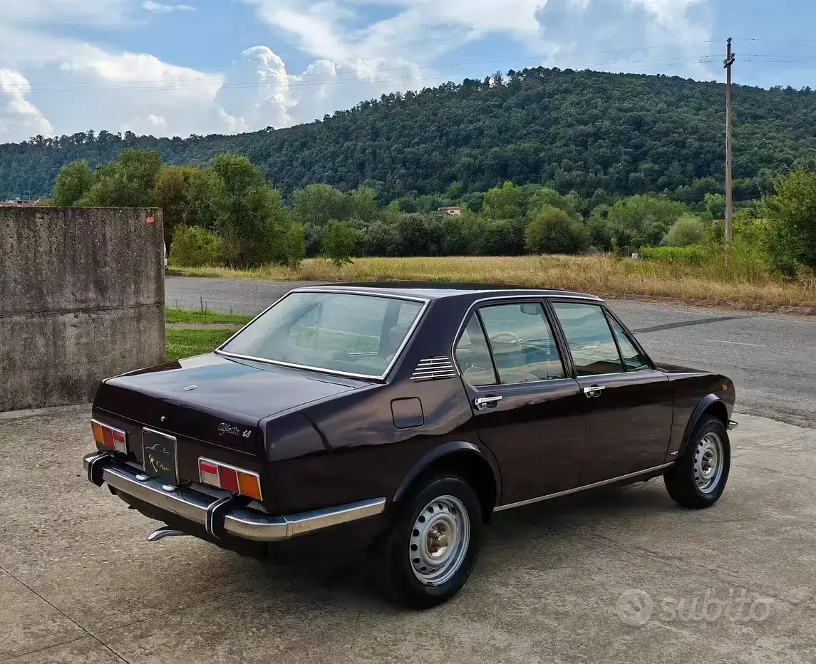 Usata Alfa Romeo Alfetta 122 CV (89 kW) 1970 Rosso Berlina