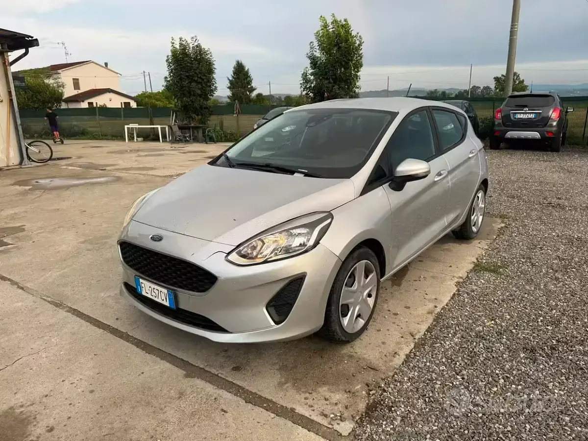 Usata Ford Fiesta 85 CV (62 kW) 2017 Grigio Utilitaria