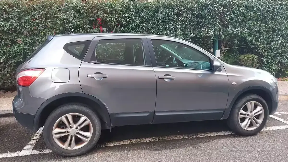 Usata Nissan Qashqai Acenta 131 CV (96 kW) 2011 Grigio SUV