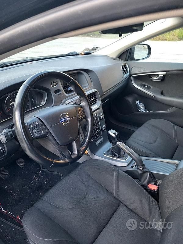 Usata Volvo V40 Kinetic 115 CV (84 kW) 2015 Nero Station wagon