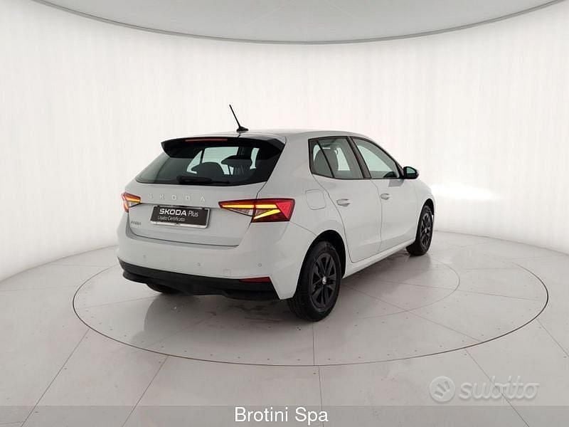 Usata Skoda Fabia 80 CV (58 kW) 2024 Bianco metallizzato Berlina