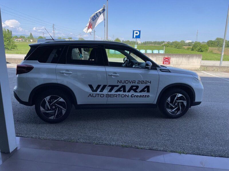 Usata Suzuki Vitara 129 CV (94 kW) 2024 Bicolor SUV