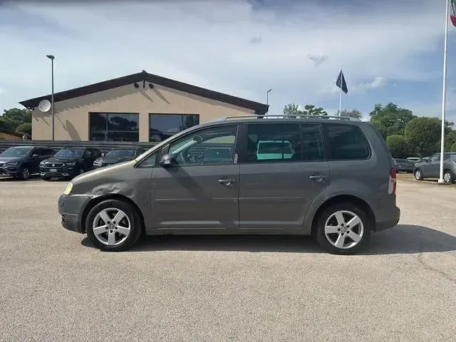 Usata VW Touran Trendline 140 CV (102 kW) 2005 Grigio / gray Monovolume