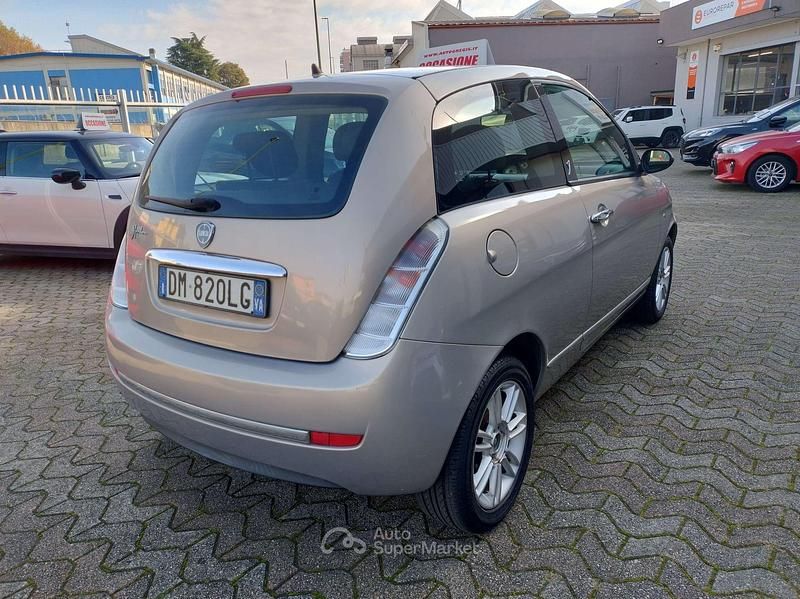 Usata Lancia Ypsilon 60 CV (44 kW) 2008 Beige Utilitaria