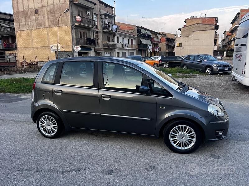 Usata Lancia Musa 90 CV (66 kW) 2008 Grigio Monovolume