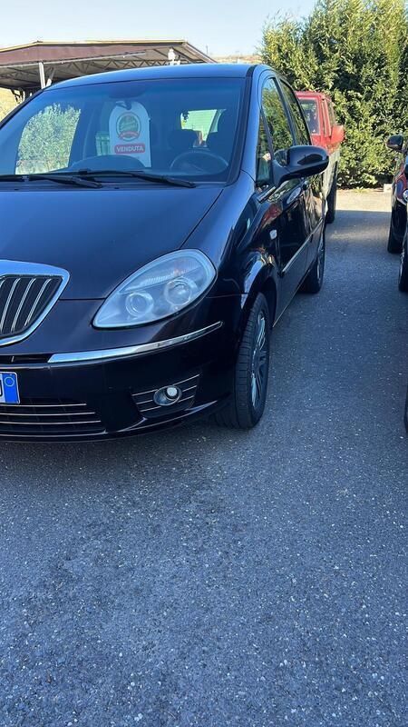 Usata Lancia Musa Gold 78 CV (57 kW) 2013 Nero Monovolume