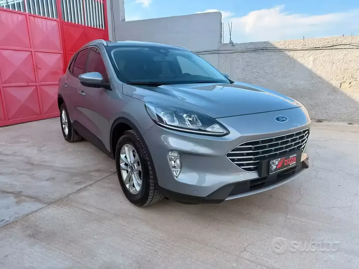 Gebraucht Ford Kuga Titanium 120 PS (88 kW) 2022 Grau SUV