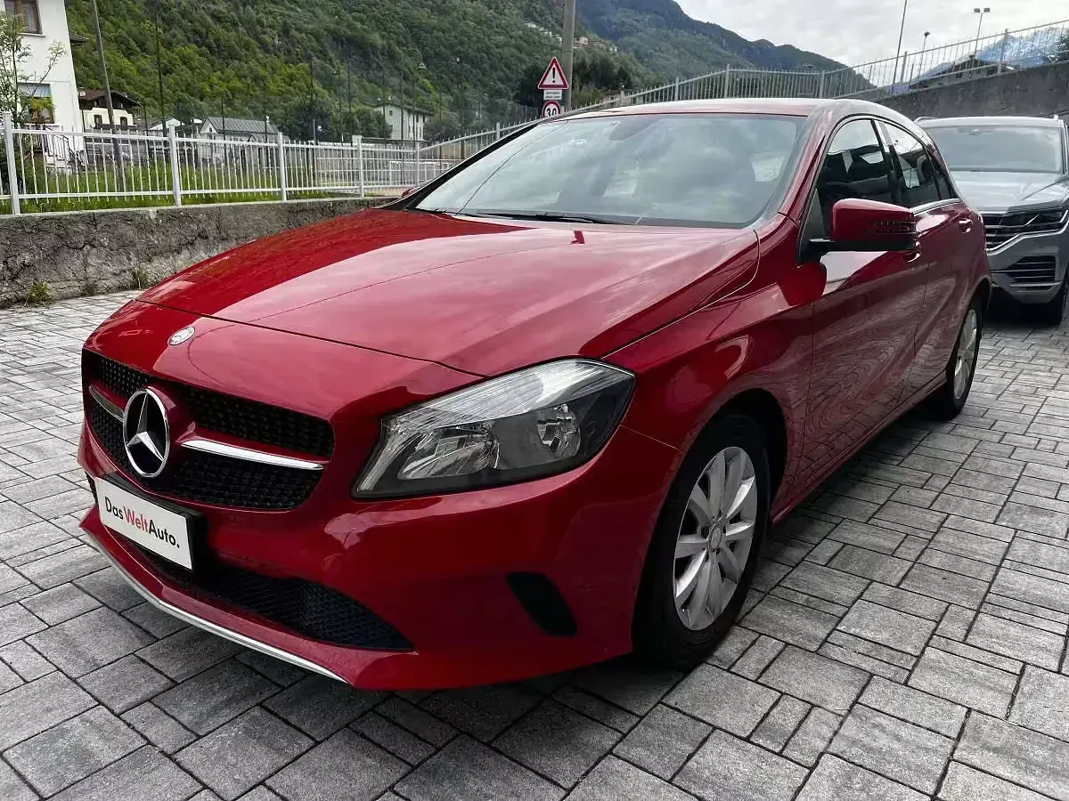 Usata Mercedes A200 136 CV (100 kW) 2017 Rosso Berlina