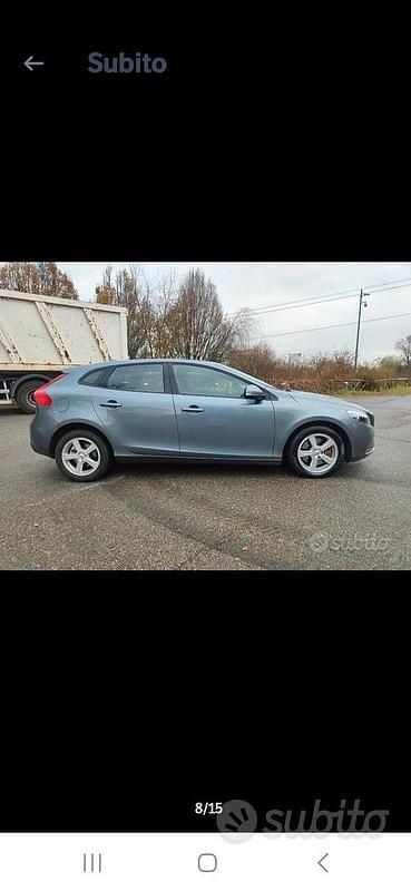 Usata Volvo V40 120 CV (88 kW) 2018 Grigio Berlina