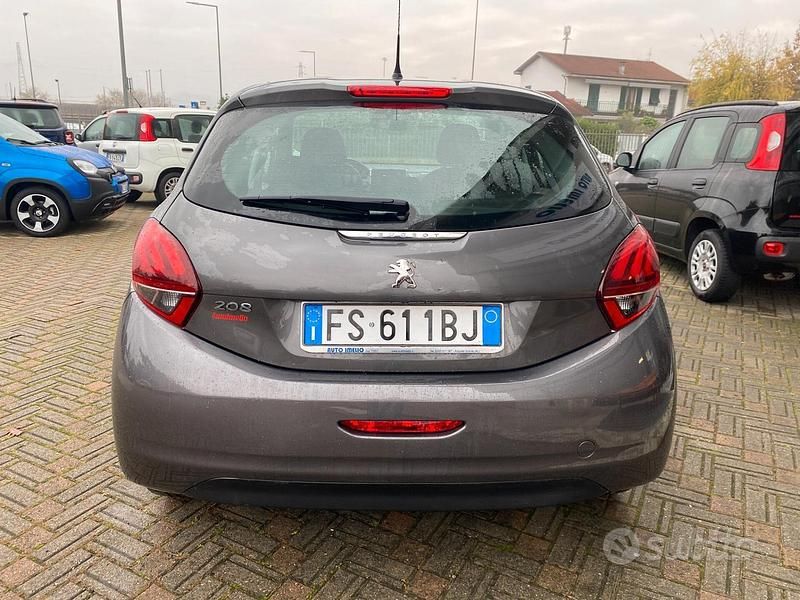 Usata Peugeot 208 Active 82 CV (60 kW) 2018 Grigio Utilitaria