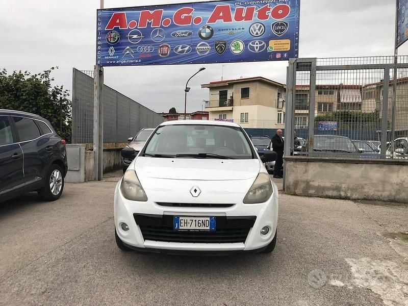 Usata Renault Clio II Dynamique 75 CV (55 kW) 2011 Bianco Berlina