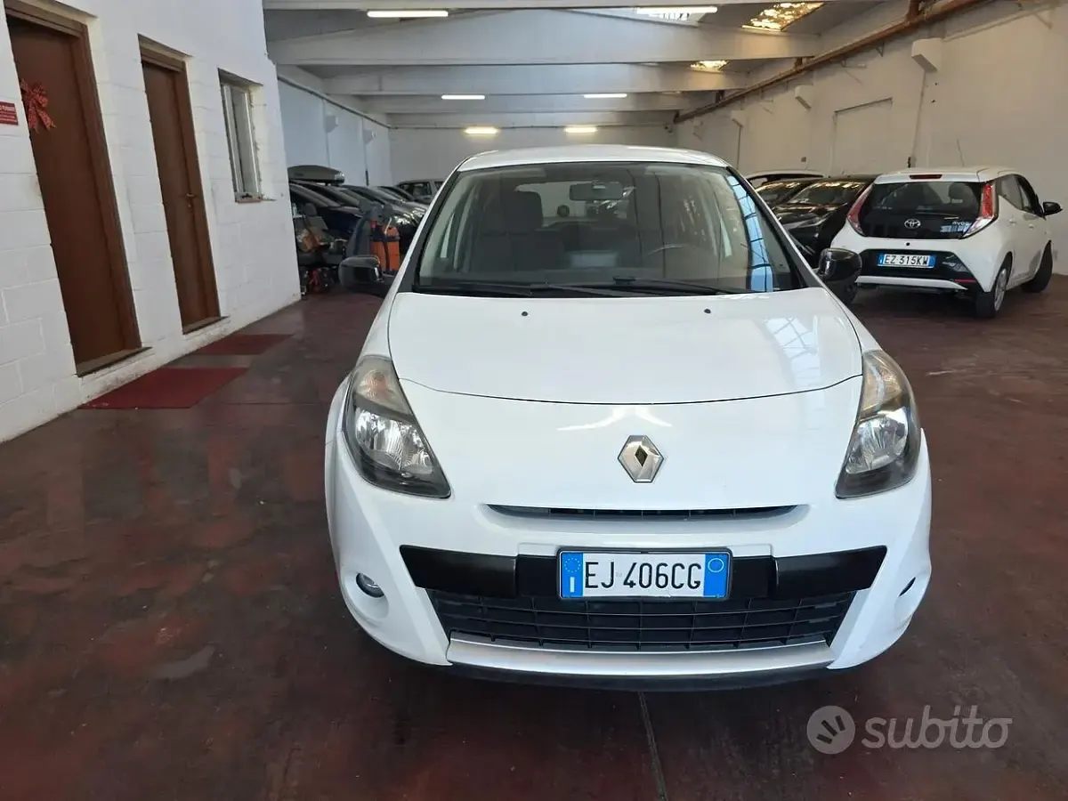 Gebraucht Renault Clio II Dynamique 75 PS (55 kW) 2011 Weiß Kleinwagen