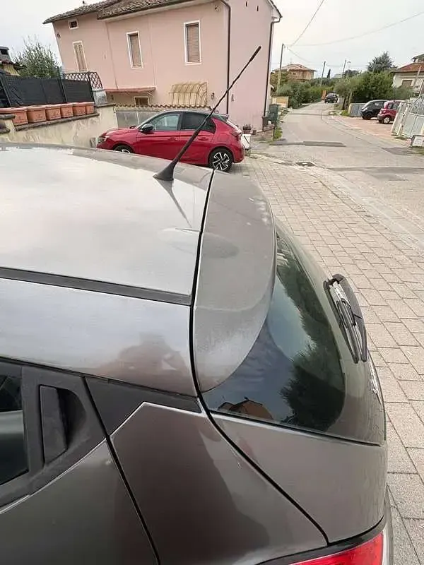 Usata Lancia Ypsilon Silver 69 CV (50 kW) 2017 Grigio Utilitaria