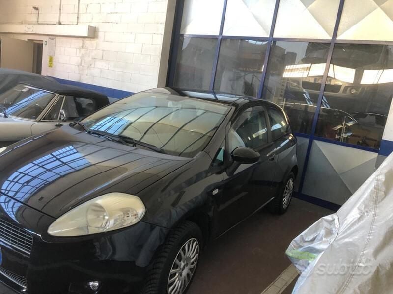 Usata Fiat Grande Punto 77 CV (56 kW) 2010 Nero Utilitaria