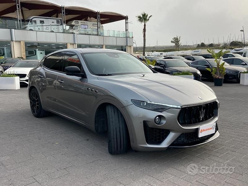 Usata Maserati Levante 250 CV (183 kW) 2020 Grigio SUV
