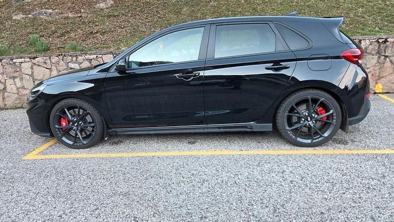 Usata Hyundai i30 280 CV (205 kW) 2023 Nero Berlina