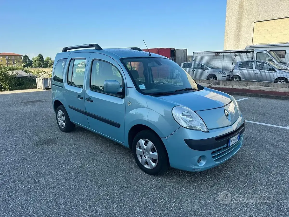 Usata Renault Kangoo Dynamique 106 CV (77 kW) 2008 Blu Monovolume
