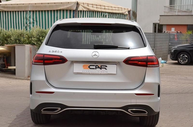 Usata Mercedes B250e Premium 160 CV (117 kW) 2022 Grigio Monovolume