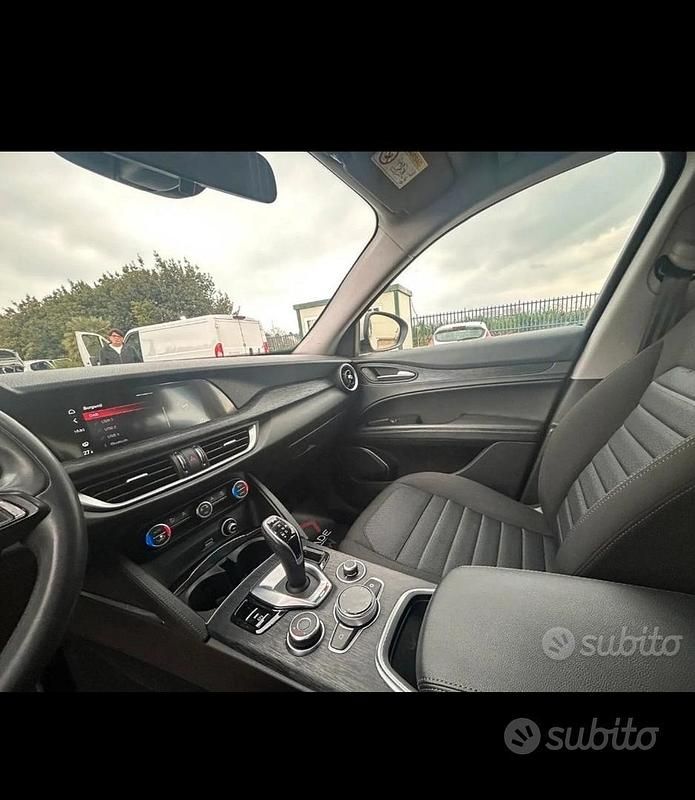 Usata Alfa Romeo Stelvio 160 CV (117 kW) 2021 Grigio SUV