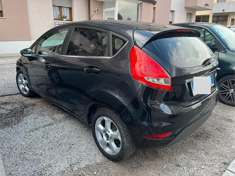 Usata Ford Fiesta Titanium 95 CV (69 kW) 2010 Nero Utilitaria