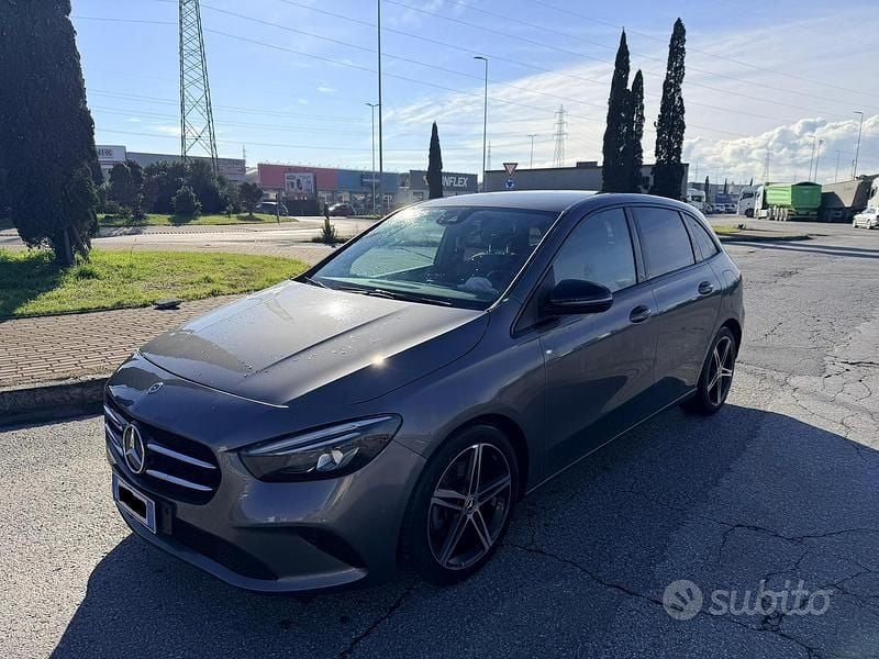 Usata Mercedes B180 109 CV (80 kW) 2022 Grigio Utilitaria