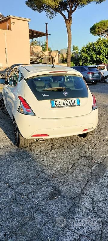 Usata Lancia Ypsilon Gold 80 CV (58 kW) 2020 Bianco Utilitaria