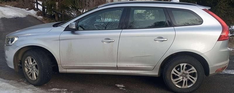 Usata Volvo XC60 Kinetic 181 CV (133 kW) 2014 Argento SUV