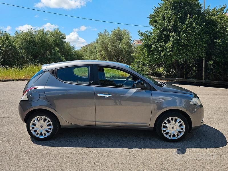 Usata Lancia Ypsilon Platinum 69 CV (50 kW) 2013 Grigio Utilitaria