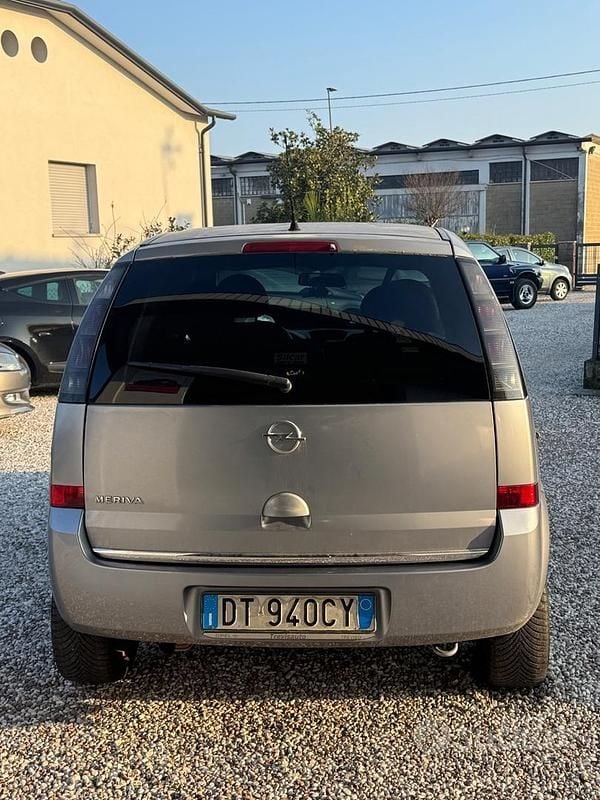 Usata Opel Meriva 90 CV (66 kW) 2009 Grigio Monovolume