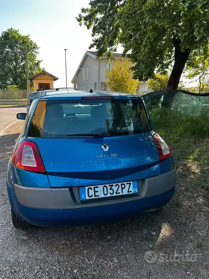 Usata Renault Mégane II 98 CV (72 kW) 2003 Bluazzurro Berlina